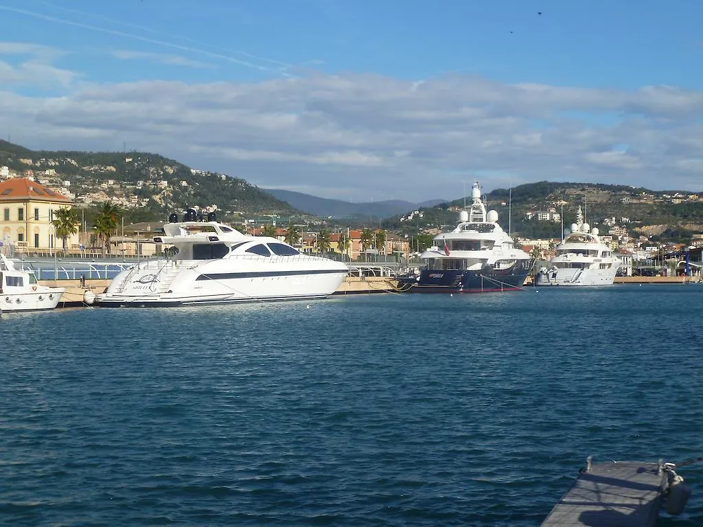 Le Vele Residence Sailing Boat Loano Italie
