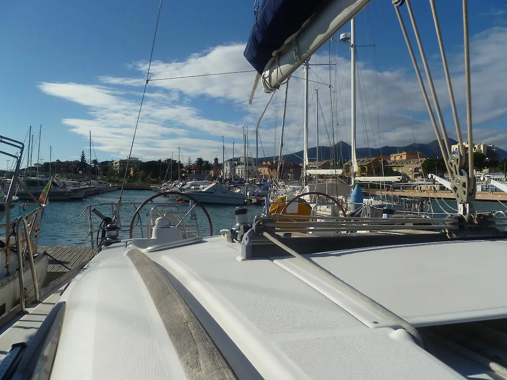 Le Vele Residence Sailing Boat Loano Hotel en barco