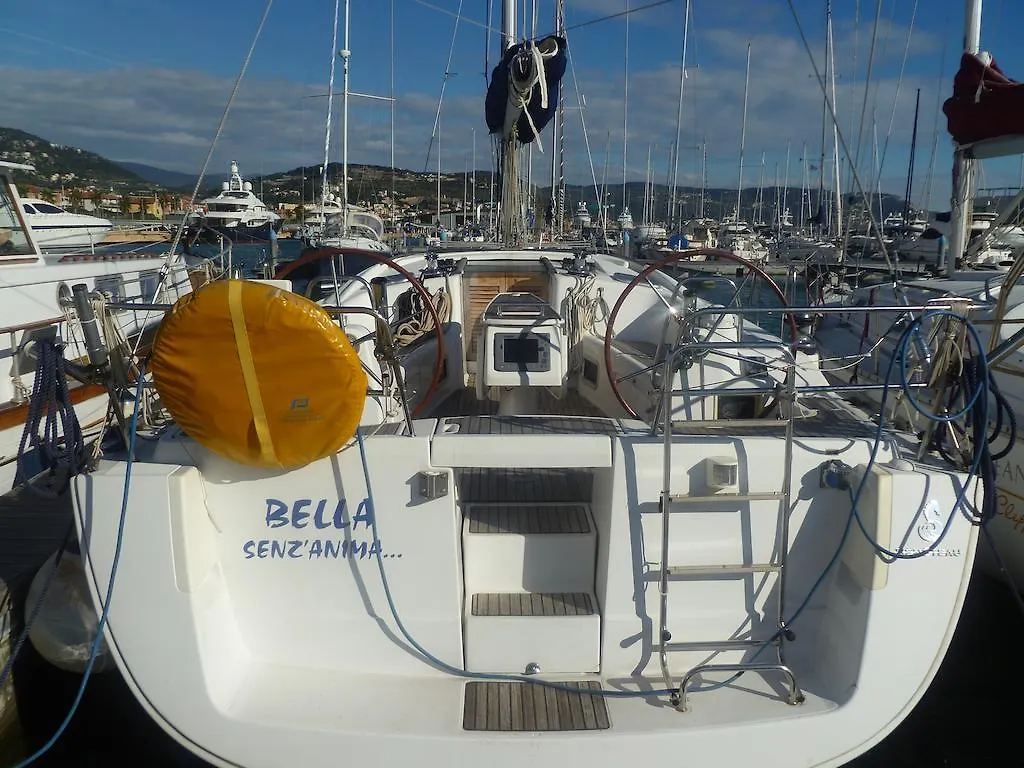 Le Vele Residence Sailing Boat Loano Hotel en barco